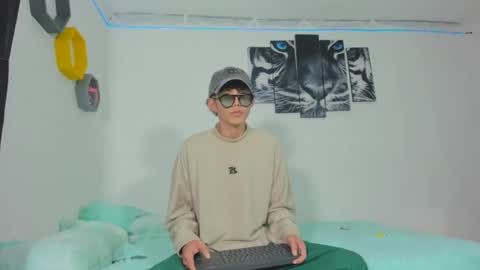 Snapshot of boys4hot_777 chatting on 03/02/25, 07:02 boys4hot_777 online show from 03/02/25, 07:02