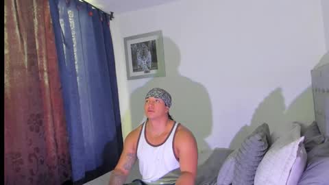 boys_blackandwhite online show from 11/30/25, 09:41