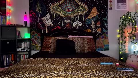 Snapshot of boysdroollx chatting on 12/16/24, 06:53 Puddin online show from 12/16/24, 06:53