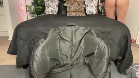 Snapshot of boysdroollx chatting on 12/16/25, 04:17 Puddin online show from 12/16/25, 04:17