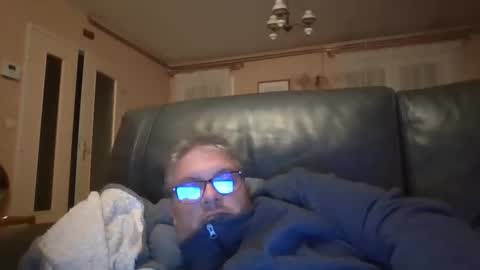 Snapshot of bozo81 chatting on 10/24/25, 07:43 bozo81 online show from 10/24/25, 07:43