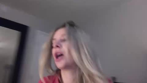 Snapshot of bpkylie chatting on 11/19/25, 01:38 bpkylie online show from 11/19/25, 01:38