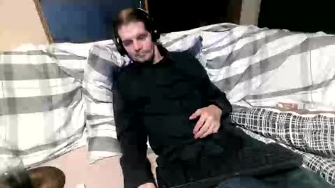 Snapshot of bponie1 chatting on 10/04/25, 04:10 bponie1 online show from 10/04/25, 04:10