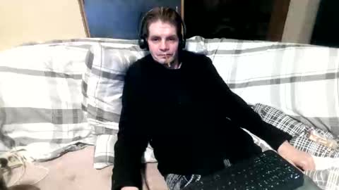 Snapshot of bponie1 chatting on 11/15/25, 03:59 bponie1 online show from 11/15/25, 03:59