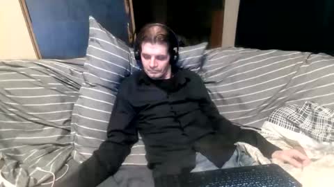 Snapshot of bponie1 chatting on 12/21/25, 04:08 bponie1 online show from 12/21/25, 04:08