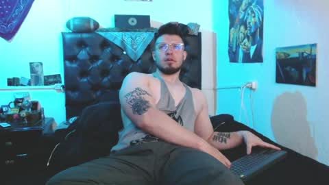 brad hot boy online show from 04/21/26, 04:34