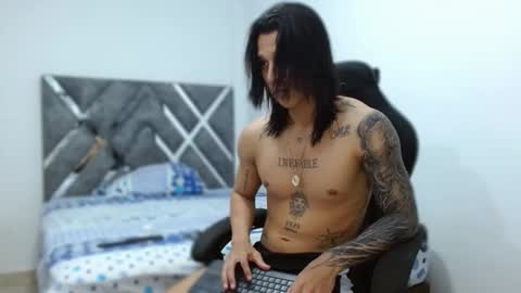 Snapshot of brad_wesley__ chatting on 12/15/25, 01:32 Brad online show from 12/15/25, 01:32