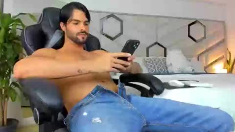 Snapshot of brandonandnat chatting on 12/14/24, 10:07 Brandon and Nath online show from 12/14/24, 10:07