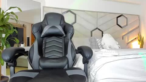 Snapshot of brandonandnat chatting on 01/23/25, 09:18 Brandon and Nath online show from 01/23/25, 09:18