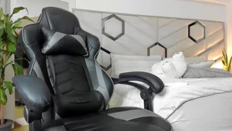 Snapshot of brandonandnat chatting on 02/02/25, 03:54 Brandon and Nath online show from 02/02/25, 03:54