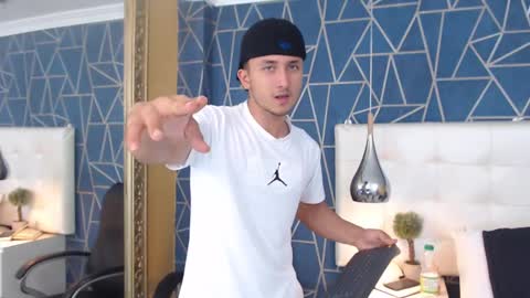 Snapshot of brandoncolee chatting on 02/10/25, 03:32 BrandonCole online show from 02/10/25, 03:32