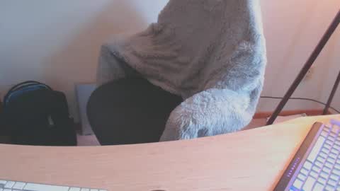 Snapshot of brandondot chatting on 12/30/24, 06:27 brandondot online show from 12/30/24, 06:27