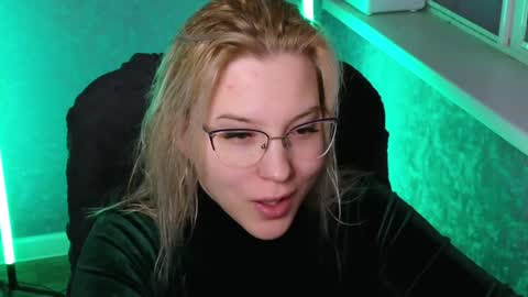 Snapshot of brandy__stars chatting on 12/25/24, 01:20 Belle online show from 12/25/24, 01:20