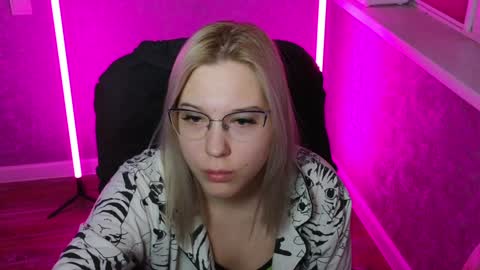 Snapshot of brandy__stars chatting on 12/29/24, 02:06 Belle online show from 12/29/24, 02:06