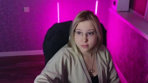 Snapshot of brandy__stars chatting on 02/05/25, 12:53 Belle online show from 02/05/25, 12:53