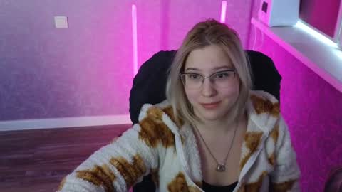 Snapshot of brandy__stars chatting on 02/05/25, 03:55 Belle online show from 02/05/25, 03:55