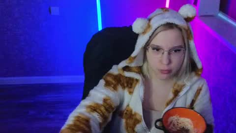 Snapshot of brandy__stars chatting on 02/17/25, 02:20 Belle online show from 02/17/25, 02:20