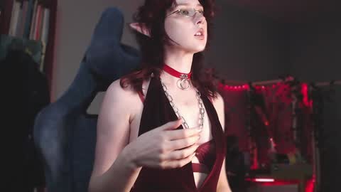 Snapshot of brandy_queen chatting on 12/11/24, 05:26 Aurorabut ur dad just calls me Rory online show from 12/11/24, 05:26