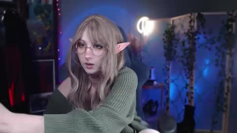 Snapshot of brandy_queen chatting on 03/12/25, 12:04 Aurorabut ur dad just calls me Rory online show from 03/12/25, 12:04