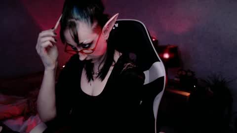 Snapshot of brandy_queen chatting on 04/04/26, 12:35 Aurorabut ur dad just calls me Rory online show from 04/04/26, 12:35