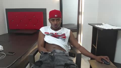 Snapshot of braulioth chatting on 11/22/25, 02:10 braulioth online show from 11/22/25, 02:10