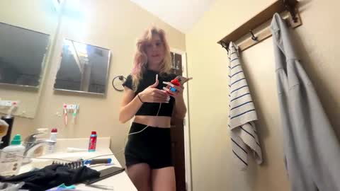 Snapshot of bray19509 chatting on 12/17/25, 07:09 bray19509 online show from 12/17/25, 07:09