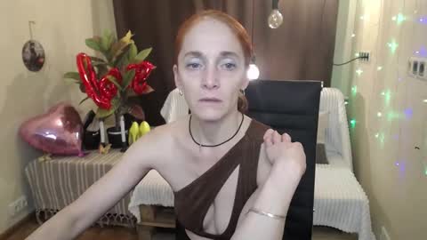 Snapshot of breeterner chatting on 02/15/25, 01:21 breeterner online show from 02/15/25, 01:21