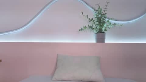 Snapshot of brenda_sky19 chatting on 04/06/26, 12:06 brenda_sky19 online show from 04/06/26, 12:06