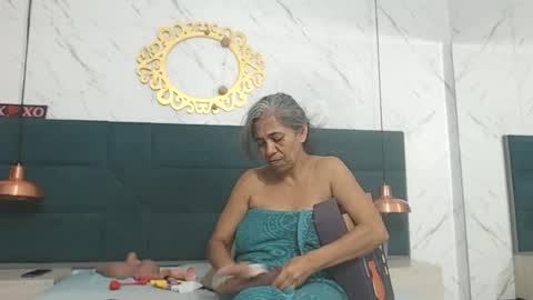 BRENDA VELASQUEZ online show from 12/20/25, 10:17