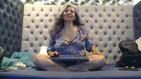 BRENDA VELASQUEZ online show from 02/11/26, 09:53