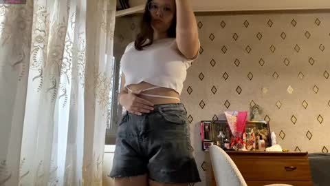 Mia   online show from 12/21/25, 07:26