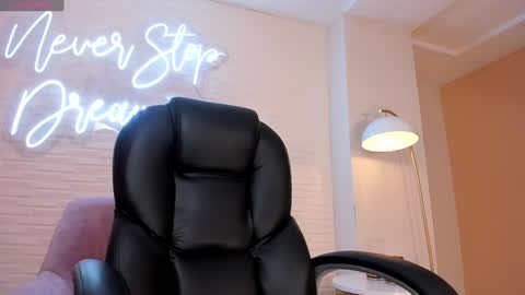 Snapshot of brennawalker chatting on 01/23/25, 03:37 Brenna Walker IG 4lexandracasas online show from 01/23/25, 03:37