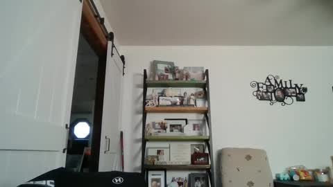 hey online show from 10/09/25, 02:48