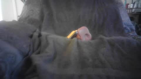 Snapshot of bri20fu chatting on 07/04/26, 01:01 raining down on me online show from 07/04/26, 01:01