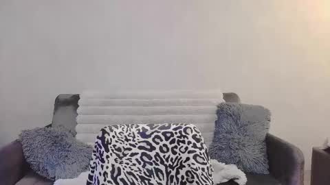 bri_fox online show from 04/17/26, 07:17