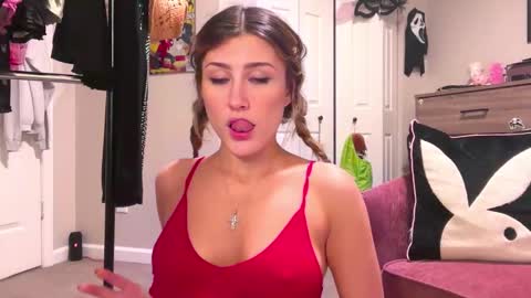 Snapshot of briadominick chatting on 01/21/25, 06:22 Brianna3 online show from 01/21/25, 06:22