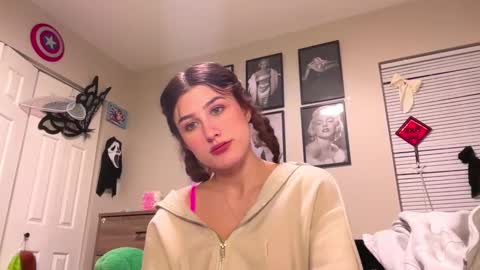 Snapshot of briadominick chatting on 02/27/25, 05:13 Brianna3 online show from 02/27/25, 05:13