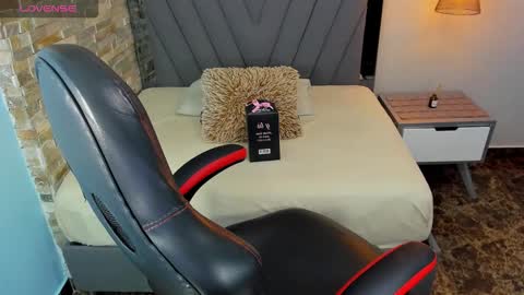 Briana online show from 11/21/25, 07:34