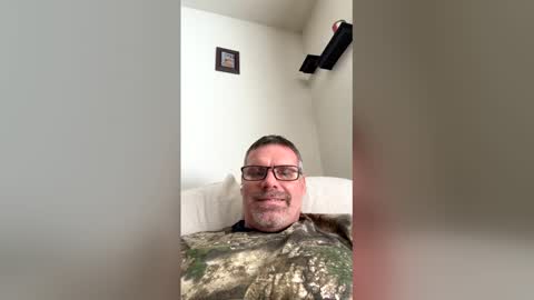 Snapshot of brian38431 chatting on 12/14/25, 05:29 brian38431 online show from 12/14/25, 05:29