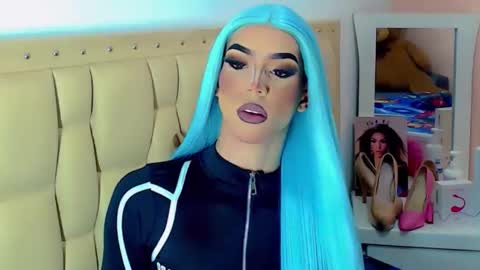 BRIANA online show from 12/21/25, 07:04