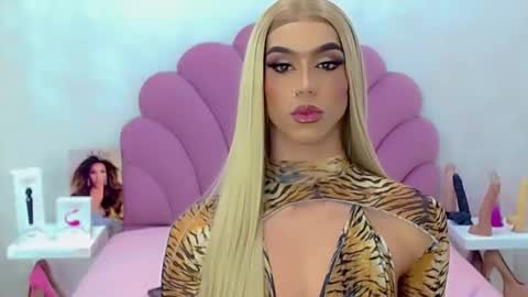 BRIANA online show from 02/15/26, 07:54