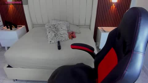 BRIANA online show from 10/22/25, 03:18