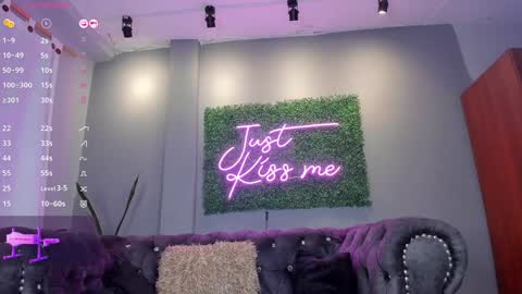 Snapshot of brianathompson chatting on 01/29/25, 10:11 BRIANA online show from 01/29/25, 10:11