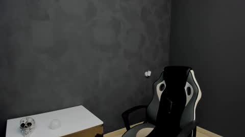 Snapshot of brianhunts chatting on 02/22/25, 10:18 Brian online show from 02/22/25, 10:18