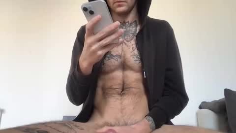 Snapshot of brianmuscle chatting on 11/15/25, 01:29 Brian online show from 11/15/25, 01:29