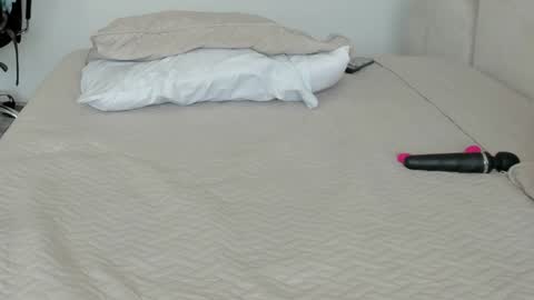 Snapshot of bridgetrodriguez chatting on 01/18/25, 08:19 online show from 01/18/25, 08:19