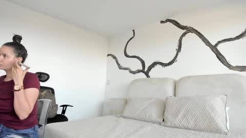 Snapshot of bridgetrodriguez chatting on 01/24/25, 12:31 online show from 01/24/25, 12:31