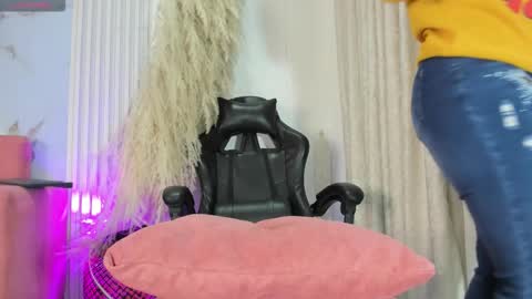 Snapshot of bridgetrodriguez chatting on 09/21/25, 11:45 online show from 09/21/25, 11:45