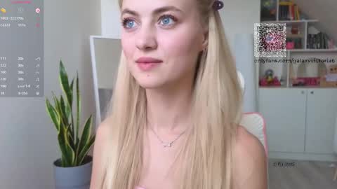 Snapshot of brilliantvictoria chatting on 02/21/25, 01:11 Vi. online show from 02/21/25, 01:11