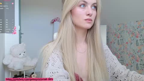 Snapshot of brilliantvictoria chatting on 11/22/25, 11:09 Vi. online show from 11/22/25, 11:09